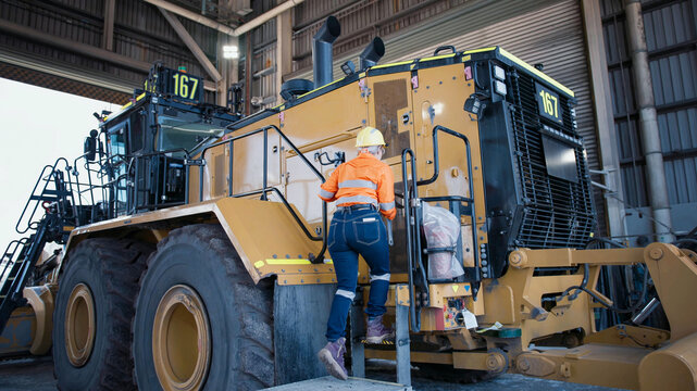 Inspection and maintenance process for heavy machinery for mining and construction