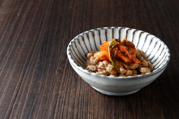 納豆キムチ　木目バック