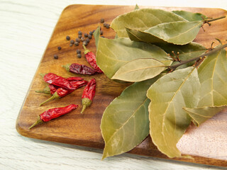 ローリエと唐辛子と黒胡椒