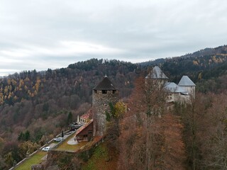 Fototapeta premium Deutschlandsberg mit Burg Deutschlandsberg