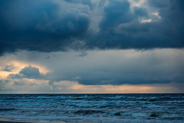 Obraz premium Cloudy afternoon by Baltic sea, Liepaja, Latvia.