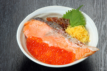 鮭イクラの親子丼｜Japanese Salmon & Roe Rice Bowl