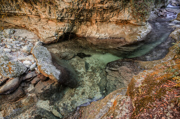 Over millions of years, the Orfento River (in the municipality of Caramanico Terme) has carved out a narrow gorge now covered by dense riparian vegetation featuring willows, ferns, and mosses.