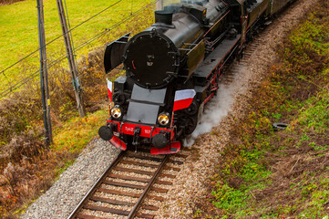 Parow&oacute;z, pociąg retro, Dolina Popradu, jesień.