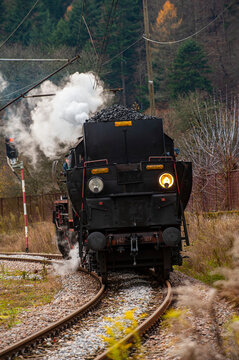 Parow&oacute;z, pociąg retro, Dolina Popradu, jesień.
