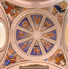 Obraz premium PRAIANO, ITALY - OCTOBER 6, 2025: The fresco of Four Envangelist and angels with the instruments of Crucifixion in the side cupola of church Chiesa di san Gennaro by unknown artist of 20. cent. 