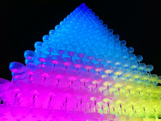 光り輝くグラスタワー