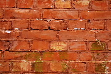 Mur de briques rouges.