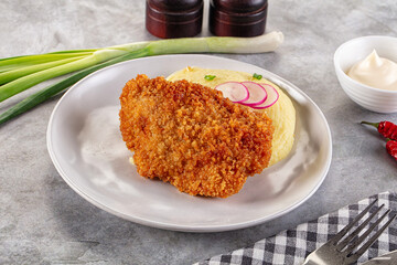 Chicken schnitzel with mashed potatoes