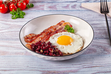 English breakfast with egg, bean and bacon