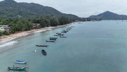 Fototapeta premium Entire bay with boats + wide coastline (Ko Tao)
