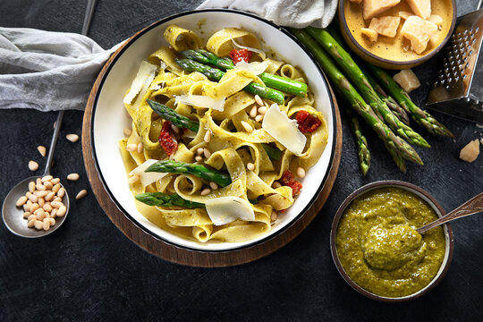Vegetarian vegan green pasta, Fettuccine pasta with pesto sauce. Healthy food. - Powered by Adobe