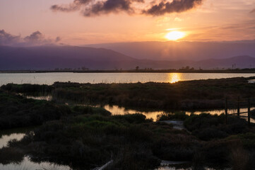 Sonnenuntergang im Ebro Delta in Spanien