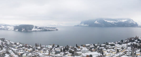 Schnee in Hergiswil im November, Schweiz
