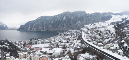 Schnee in Hergiswil im November, Schweiz