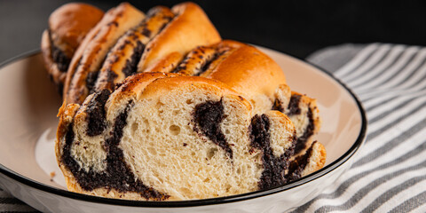 poppy seed roll braided poppy seed brioche sweet pastry dessert poppy seed roll tasty snack fresh gourmet food table setting rustic food top view copy space