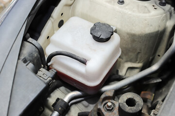 자동차 냉각수 보조 탱크