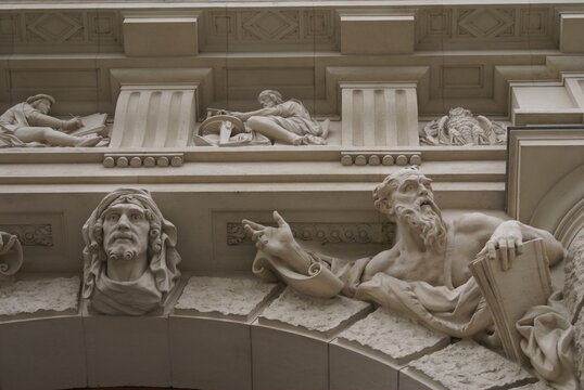 Stone sculpture head detail on historic museum facade in Vienna, Austria
Close-up of an ornate stone sculpture head and surrounding decorative elements on a historic museum building