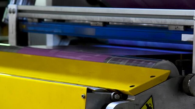 Flexo press for printing label