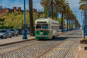 アメリカ　サンフランシスコの街並みと路面電車