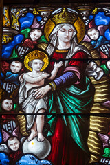 Obraz premium Stained glass (19th century) of Blessed Virgin Mary holding baby Jesus Christ in her arms.