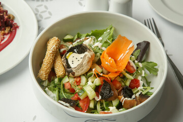 Green salad with mushrooms, fresh veggie with olive oil and lemon dressing, a healthy and delicious meal option.	