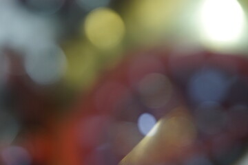 Obraz premium Abstract image of a watch with golden elements, the effect of light reflecting and creating a circular bokeh effect produces an artistic, unfocused impression suitable for background images 