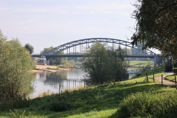 Blick auf die Weser bei Rinteln im Weserbergland	