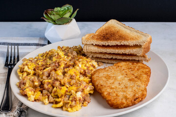 scramble eggs  and corn beef hash withhash browns