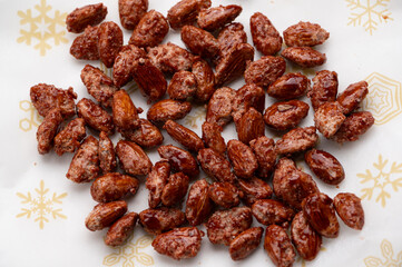 Sweetly roasted almonds with a crunchy caramel coating