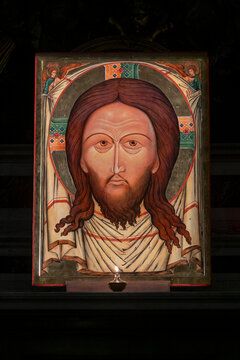 Icon of the face of Christ in the oratory of a church.