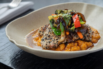 Tuna with sesame crust