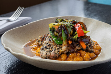Tuna with sesame crust