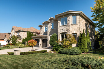 Exterior and interior of a modern Canad house with backyard, driveway, and complete living spaces. Includes living room, kitchen, bedrooms, bathrooms, hallways and basement