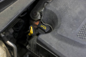 자동차 엔진 오일 주입구 캡 클로즈업