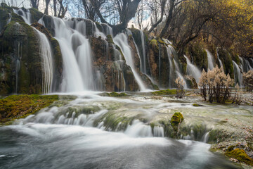Obraz premium Jiuzhaigou Arrow Bamboo Lake Waterfall close-up