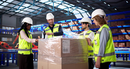 Warehouse Staff Receiving Instructions On Efficient Pallet Wrapping Techniques
