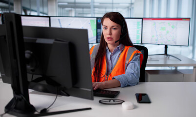 911 First Aid Service: Female Emergency Dispatcher Providing Assistance Over