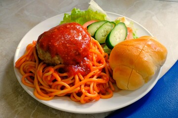 spaghetti with tomato sauce and Hamburg steak
