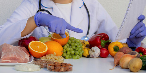 Nutritionist explaining the benefits of an orange during a patient consultation