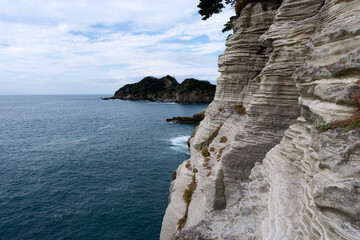 特徴的な風景が見られる堂ヶ島の海岸