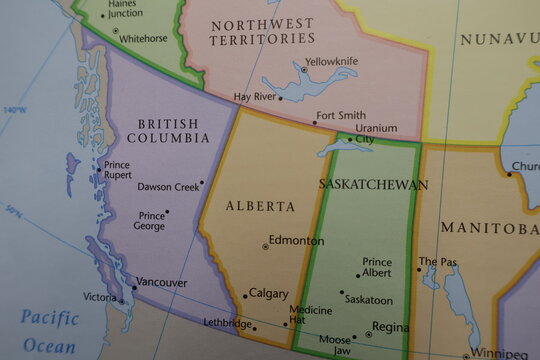 Western Canada and Territories Map: British Columbia, Alberta and Northwest Territories Borders. Geography of Canadian Rockies and North on Educational Atlas