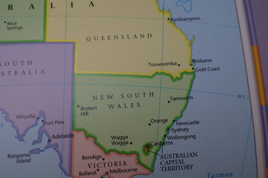 Detailed political map closeup of the densely populated East Coast of Australia, highlighting New South Wales, Queensland, and Victoria, including major cities like Sydney, Canberra, and Brisbane.