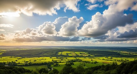 Obraz premium Breathtaking Green Valley Landscape with Golden Sunlight and Dramatic Clouds