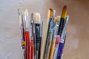 Fototapeta premium Old used brushes in an artist's studio