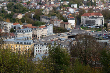 Fototapeta premium vue générale sur la ville de Longwy-Bas, avec au fond le reste du crassier emblématique de l'époque de la sidérurgie Lorraine.