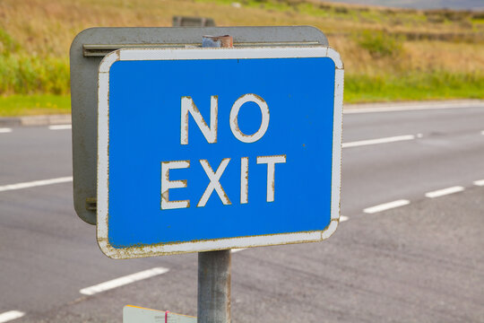 Blue Non-Exit Sign Indicating No Exit Route on Public Rural Road