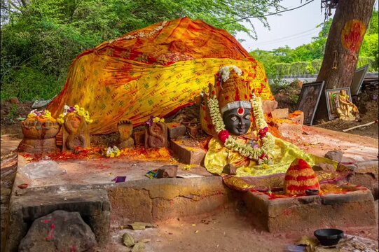 Sri Nagamman Koil & Snake amman god temple & Snake god temple, state highway 121, Kelambakkam - Vandalur Road, Rathinamangalam, Vengambakkam, chennai, Tamil Nadu-600048. famous temple in tamilnadu.