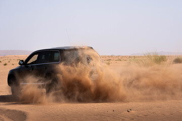 Coches todoterreno por el desierto
