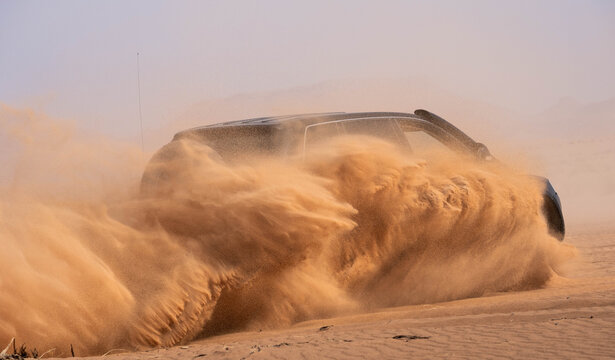 Coches todoterreno por el desierto